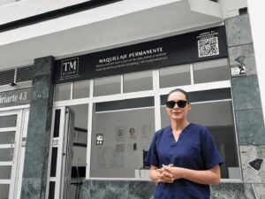 Catalina Montañez frente a su estudio en Puerto de la Cruz